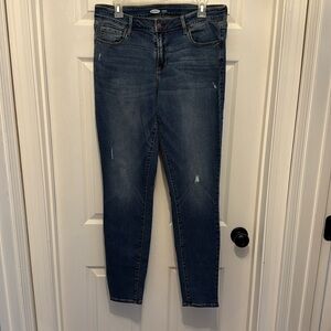 Old navy Rockstar super skinny jeans.